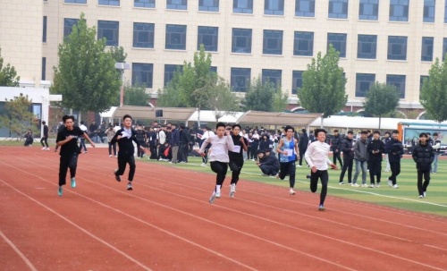 石家莊東華鐵路學(xué)校招生有年齡限制嗎？