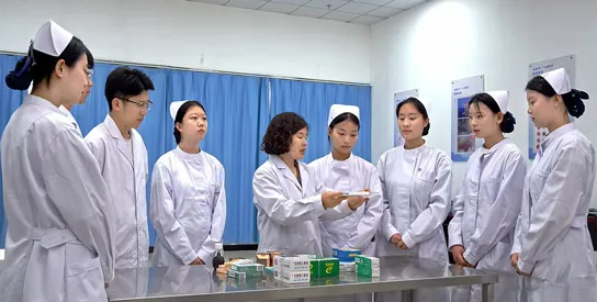 初中起點護理專業(yè)的課程難度大嗎？