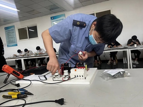 什么是高級技工班？哪個學(xué)校學(xué)高級技技工比較好