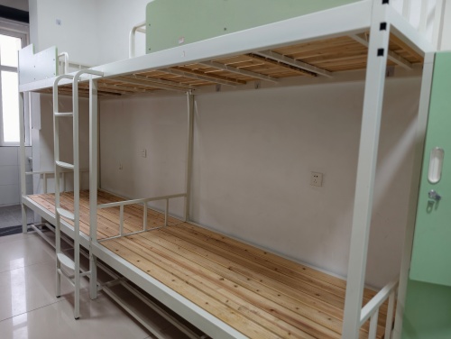 石家莊東華鐵路學(xué)校學(xué)生讓帶手機(jī)嗎？